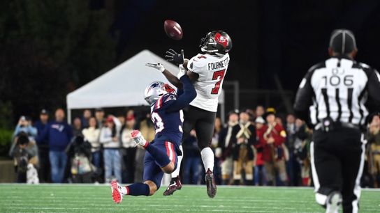 FINAL: Buccaneers 19, Patriots 17 - Final quarter back and forth between Brady, Jones taken at Gillette Stadium (Patriots)